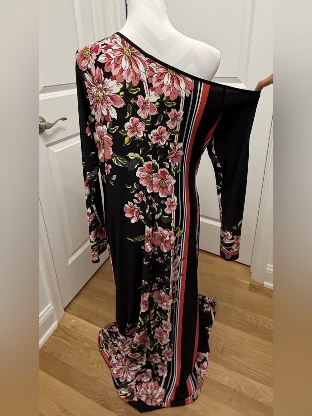 NWOT - Venus One-Shoulder Floral Maxi Dress - Picture 3 of 11